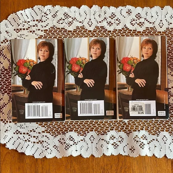 Nora Roberts Garden Trilogy Book Set - Picture 2 of 3